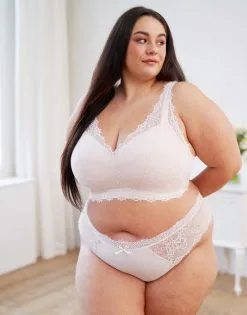 SugarShape String "Sophia" Powder 10 SugarShape String "Sophia" Powder -Bademode Elegant magasin sugarshape bralette string sophia powder front editorial single bhs 95 117 5 hs 125 full 3