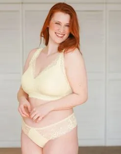 SugarShape String "Suki" Vanilla -Bademode Elegant magasin sugarshape bralette string suki vanilla front editorial single bhs 90 107 5 hs 115 full 2