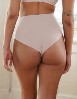 SugarShape High-Brazilian-Slip "Invisible" Sand -Bademode Elegant magasin sugarshape high brazilian slip invisible sand back editorial single crop 2