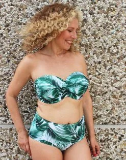 SugarShape Multiway-Bikini-Top "Bali" 17 SugarShape Multiway-Bikini-Top "Bali" -Bademode Elegant magasin sugarshape multiway bikini bali front editorial single full 2