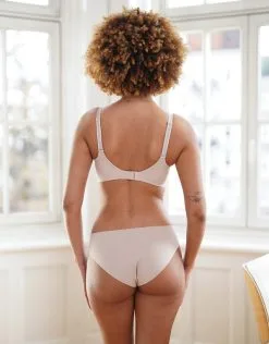 SugarShape Panty "Invisible" Sand 14 SugarShape Panty "Invisible" Sand -Bademode Elegant magasin sugarshape panty invisible sand back editorial single full 2