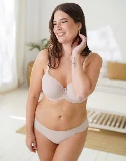 SugarShape Panty "Invisible" Sand 13 SugarShape Panty "Invisible" Sand -Bademode Elegant magasin sugarshape panty invisible sand front editorial single full1