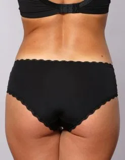SugarShape Panty "Pure Basic" Black 11 SugarShape Panty "Pure Basic" Black -Bademode Elegant magasin sugarshape panty pure basic black back packshot model darkgrey single crop 1