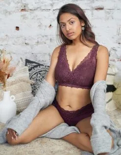 SugarShape Panty "Pure Lace" Maroon -Bademode Elegant magasin sugarshape panty pure lace maroon front editorial single full 4
