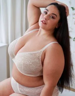 SugarShape Panty "Valerie" Cream -Bademode Elegant magasin sugarshape plunge bh panty valerie cream front editorial single bhs 95 117 5 hs 125 full 5