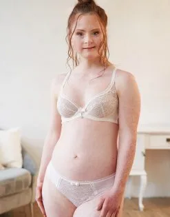 SugarShape String "Valerie" Cream -Bademode Elegant magasin sugarshape plunge bh string valerie cream front editorial single bhs 75 85 hs 100 full 11