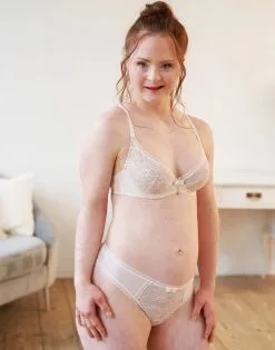 SugarShape String "Valerie" Cream -Bademode Elegant magasin sugarshape plunge bh string valerie cream front editorial single bhs 75 85 hs 100 full 2