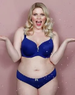 SugarShape String "Pure" Blue 11 SugarShape String "Pure" Blue -Bademode Elegant magasin sugarshape pure blue editorial janina