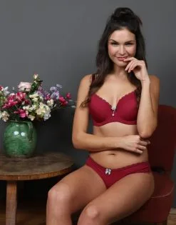 SugarShape String "Pure" Bordeaux 9 SugarShape String "Pure" Bordeaux -Bademode Elegant magasin sugarshape pure bordeaux editorial rosa