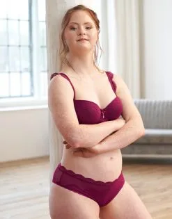 SugarShape Panty "Clara" Bordeaux -Bademode Elegant magasin sugarshape schalen bh panty clara bordeaux front editorial single bhs 75 85 hs 100 full 6