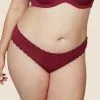 SugarShape String "Pure Basic" Bordeaux -Bademode Elegant magasin sugarshape string pure basic bordeaux front packshot model sand single crop 1