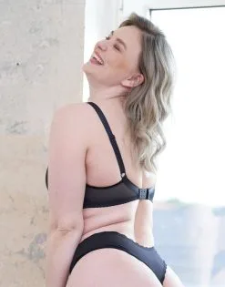 SugarShape String "Pure Basic" Black -Bademode Elegant magasin sugarshape t shirt bh string pure basic black front editorial single full back 1