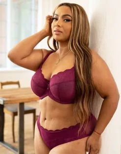 SugarShape Panty "Clara" Bordeaux -Bademode Elegant magasin sugarshape unwattierter bh clara lace bordeaux front editorial single bhs 90 107 5 full 2